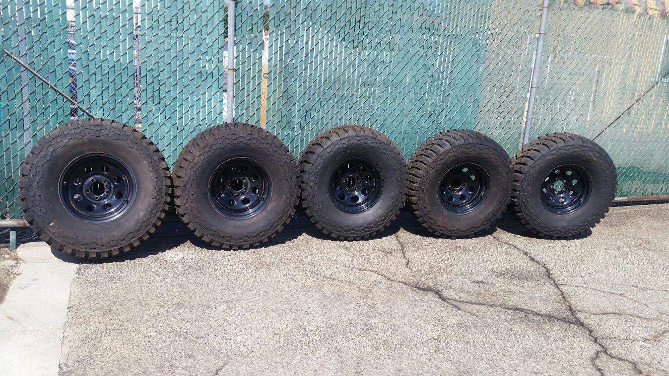 Jeep Wrangler rims and 33" maxxis tires Five!