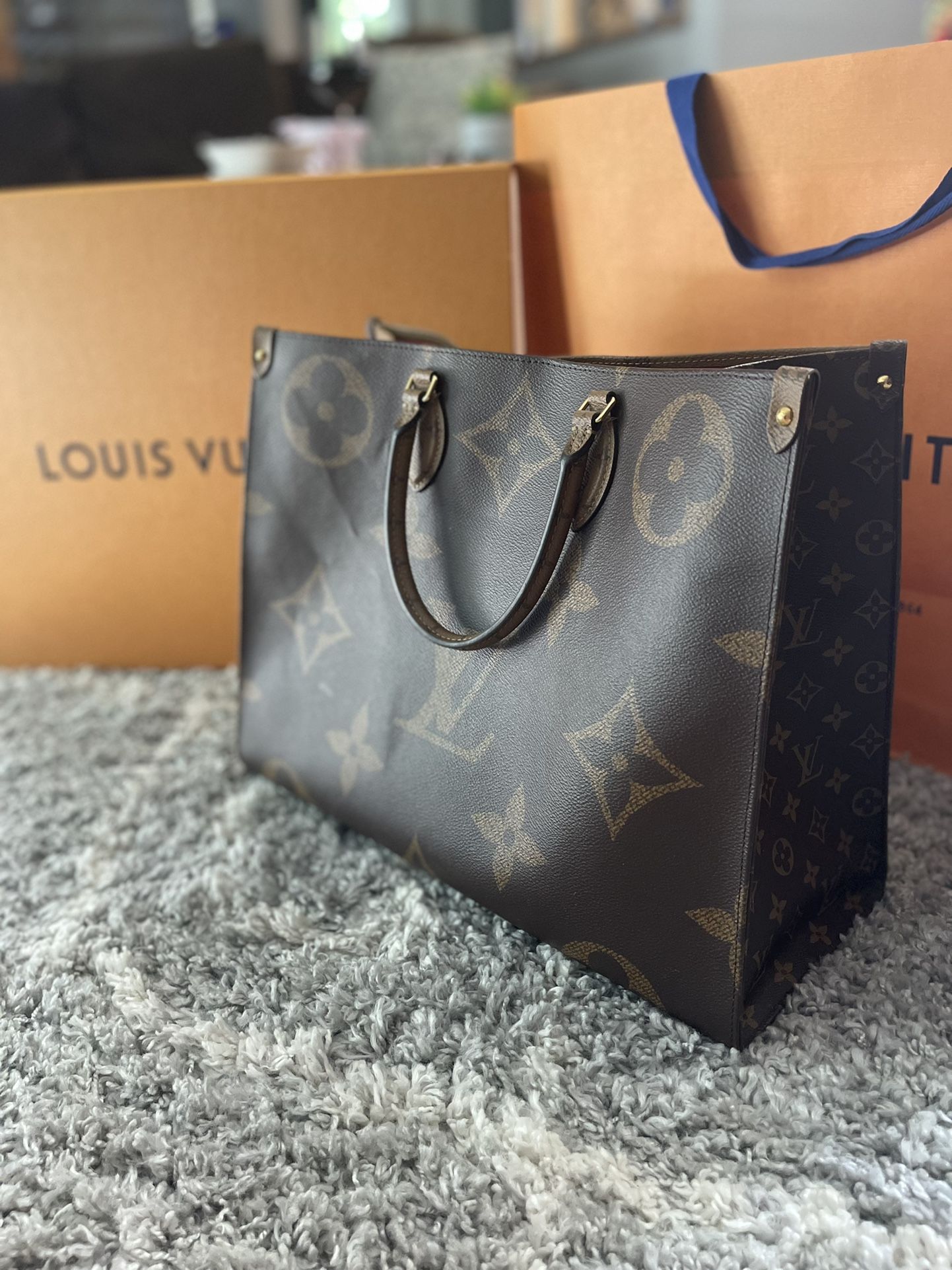 Louis Vuitton OntheGo GM