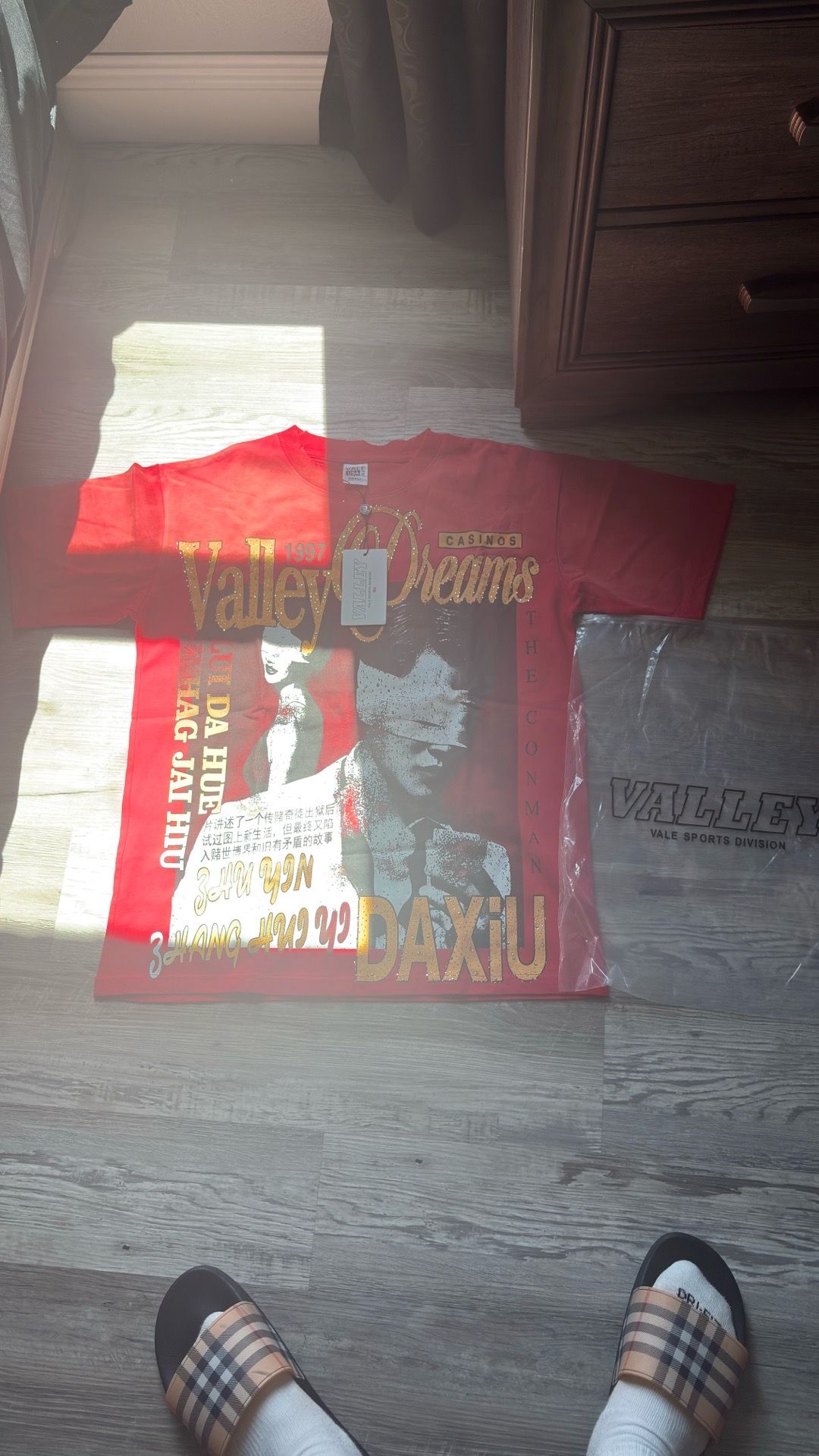valley dreams shirt red size small
