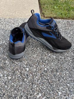 Men’s Gore-Tex Trail running shoes. Great quality and brand.