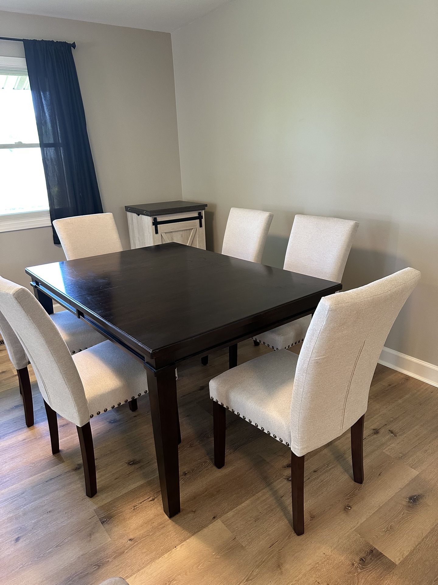 Expressing Dining Table + 6 Upholstered Chairs