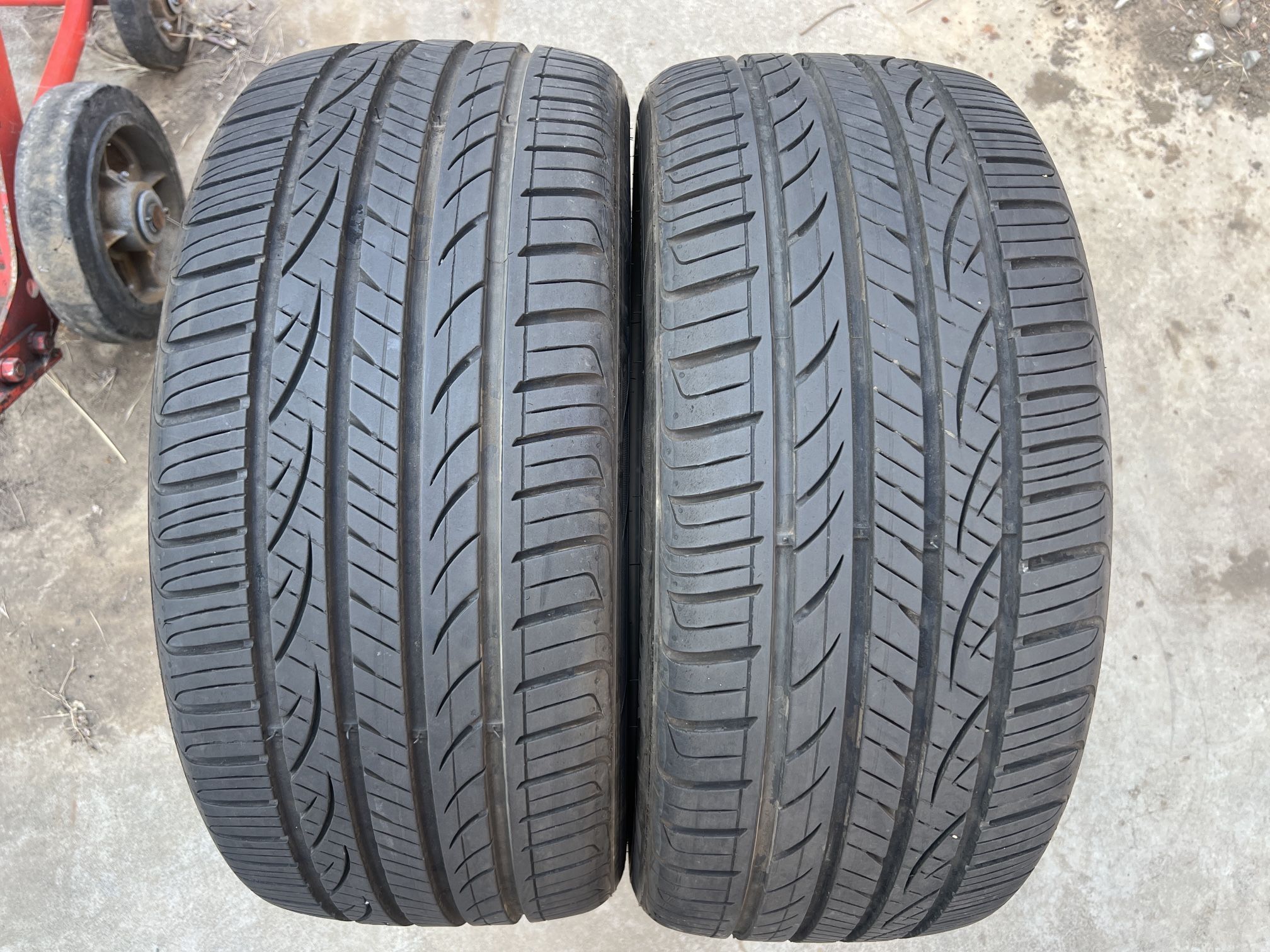 2 Hankook Tires 225/40/18