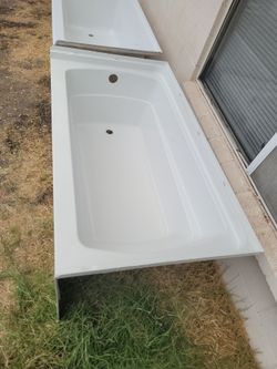 Free tub (Not metal) small damage