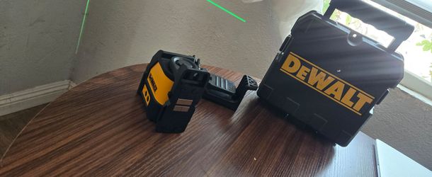 DeWalt Green Beam Cross Line Laser Level