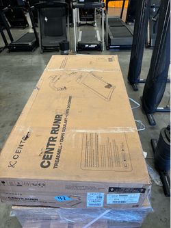 Centr Runr incline treadmilll in the box