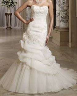 Beautiful Brand New David Tutera Wedding gown