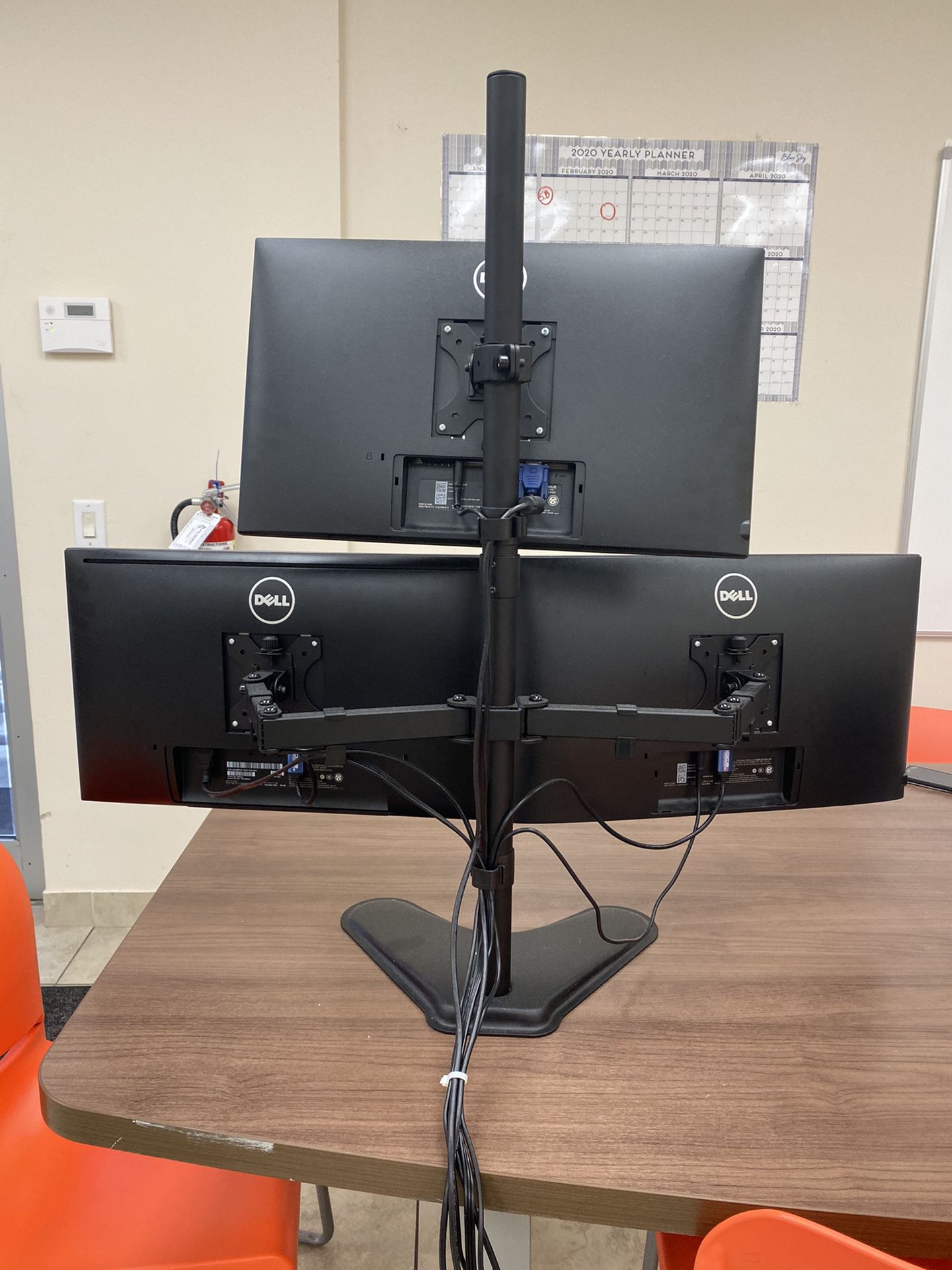 Computer monitors with mount