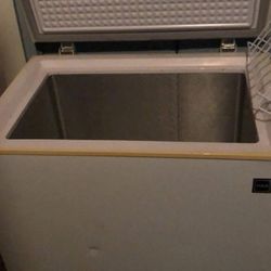 5.0 Cu Deep Freezer Works Great 