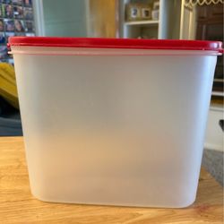 Assorted plastic containers