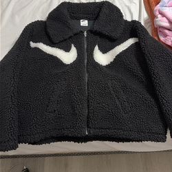 Nike Women’s black zip up teddy bear jacket
