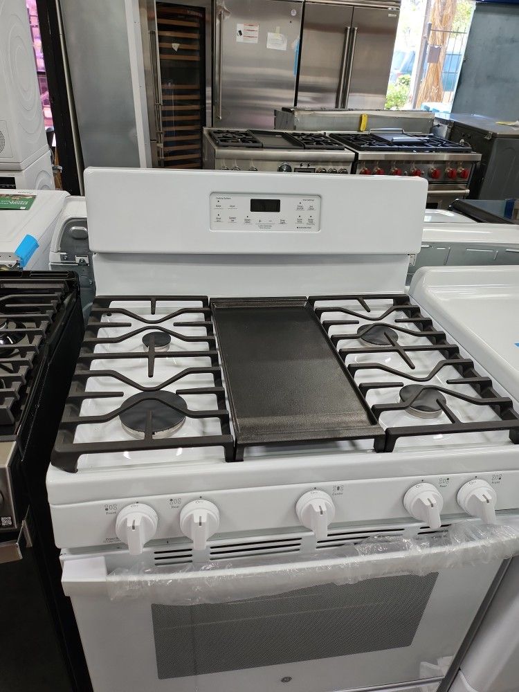 GE Gas Range 5 Burners White New