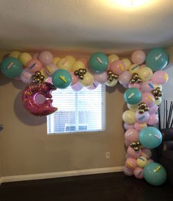 Donuts 🍩 Theme Balloon Garland