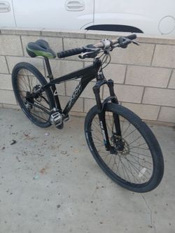 Men's 26" fuji code 1 Mountain Bike With Disc Brakes