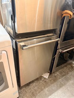 Thermador Stainless Dishwasher DWHD64CP/43 – Tested – 2 Available