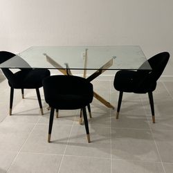 Table With 3 Chairs 