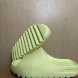 Yeezy Slide Glow Green HQ6447 Size 9 Brand New 