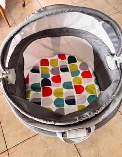 Basically new Hardly Used Baby Portable bassinet   Como Nuevo