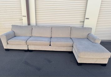 Light Gray Sectional (WILL DELIVER)