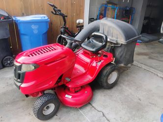 Troy-Bilt 42-in riding lawn mower with catch bags