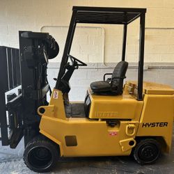 Forklift DIESEL 6000LB MILITARY SPECS VERY NICE 400 Hours Only