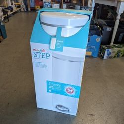 Munchkin STEP Baby Diaper Pail, Powered by Arm & Hammer, White