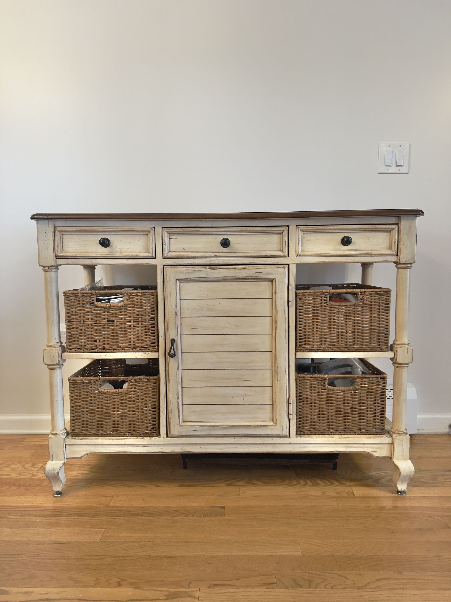 Buffet (Liz Claiborne Collection)