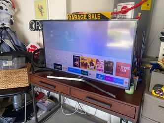 Samsung 40" 4K UHD Smart TV with Remote (Excellent Condition)