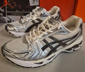 ASICS Gel-Kayano 14
Cream Black Metallic Plum Men's Size 9