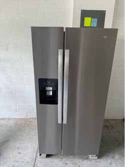 (Price Is $300)Whirlpool Refrigerator