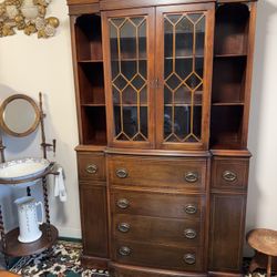 Antique Showcase/Vitrina