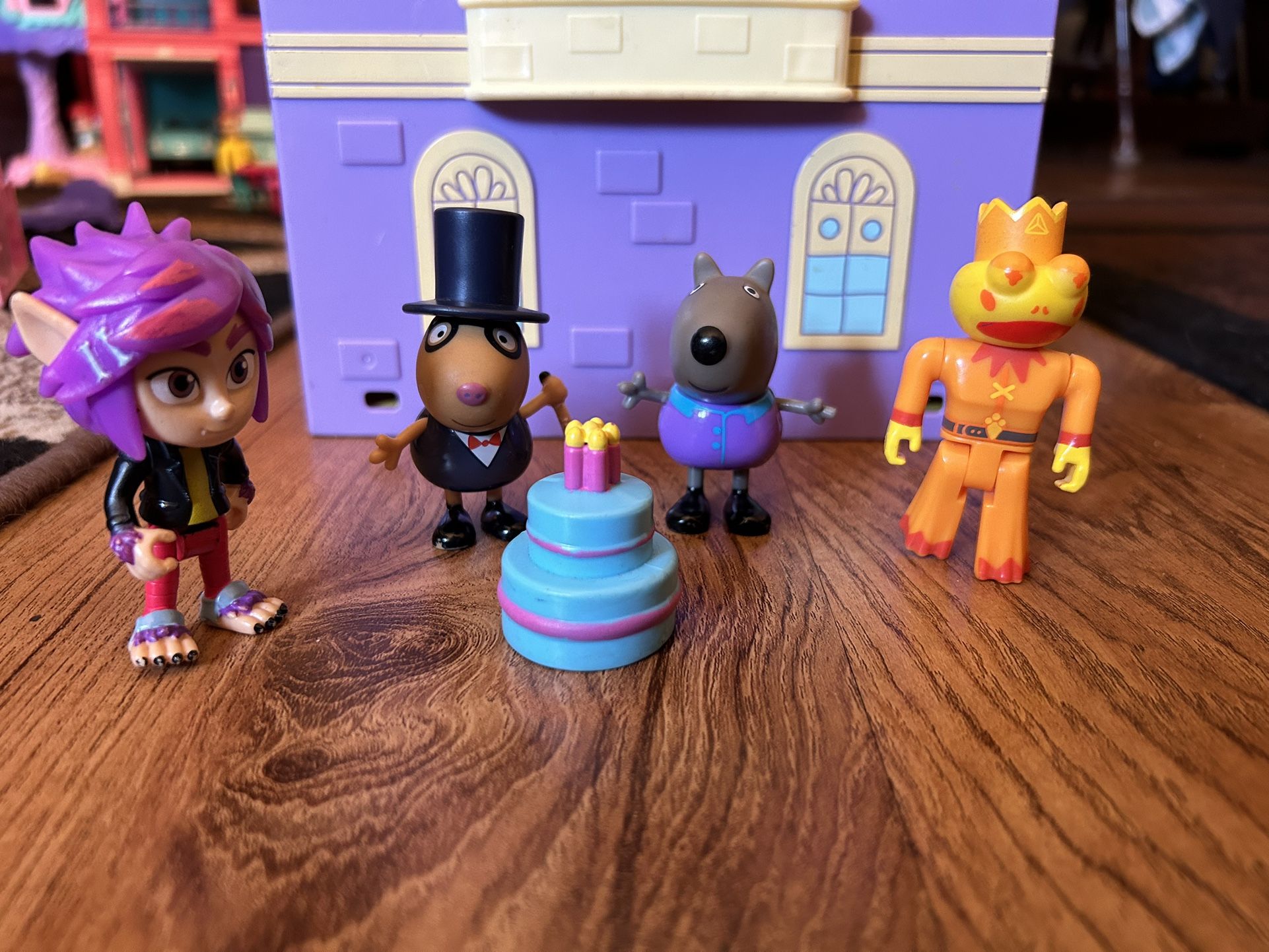 Peppa Pig Toy House + Figures