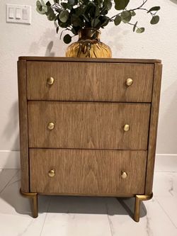 Gorgeous and end table / nightstand
