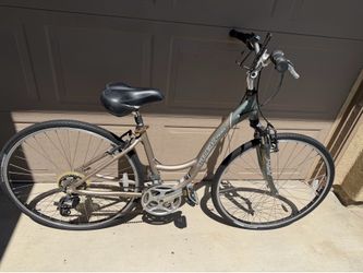 Trek Navigator 7100 Hybrid/Comfort Bike