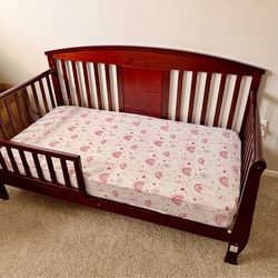 Toddler bed (mattress included)