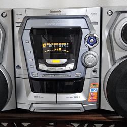 Panasonic CD Stereo System With Speakers