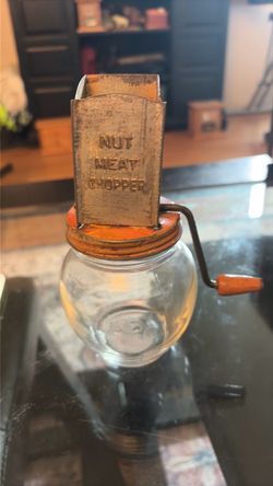 Manual nut/meat chopper