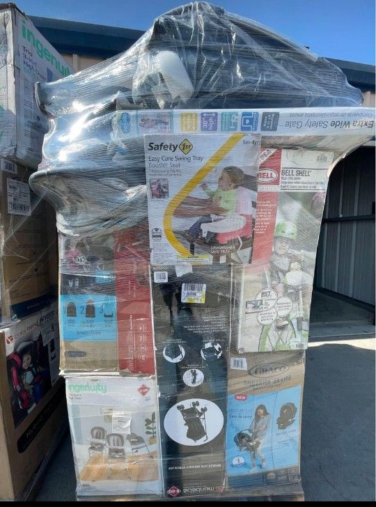 WALMART PALLETS, 6ft AND MEDIUM FOR 450 Only for Sale in San Diego