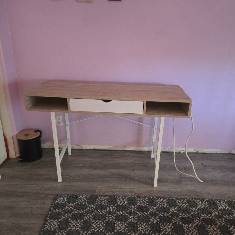 Desk With Multiple Plugs