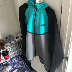 Brand New Nike Tech Let Me Know Offers 