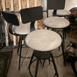 4 BARS STOOLS