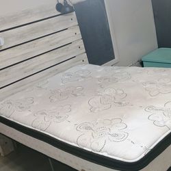 Entire Bed Set And Dresser