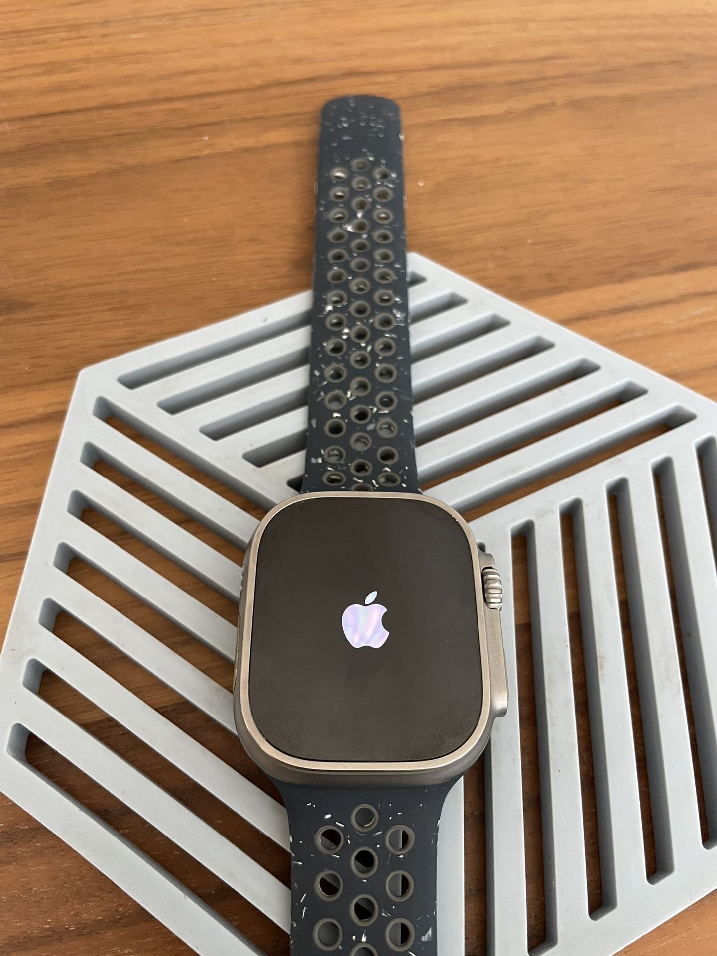 Apple Watch Ultra 1 (2022) - 49mm Titanium