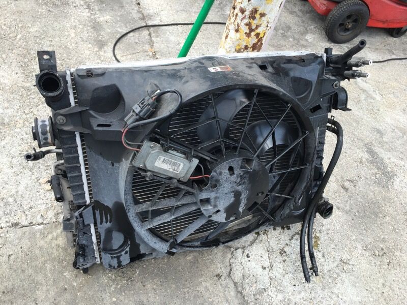 2004-2009 ford crown Vic police radiator AC condenser and radiator fan complete