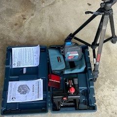 300 ft green self leveling 360- 3 plane laser level, fine adjustment mount carrying case with tripod