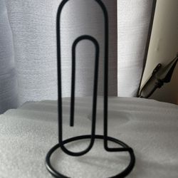 Jumbo novelty desktop paper clip letter or paper holder. 
All Black Metal. About 6" inch tall with 3" inch round base.
*** Cash 💸 only, please.