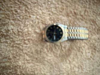 Two-Tone Analog Wristwatch Black Dial