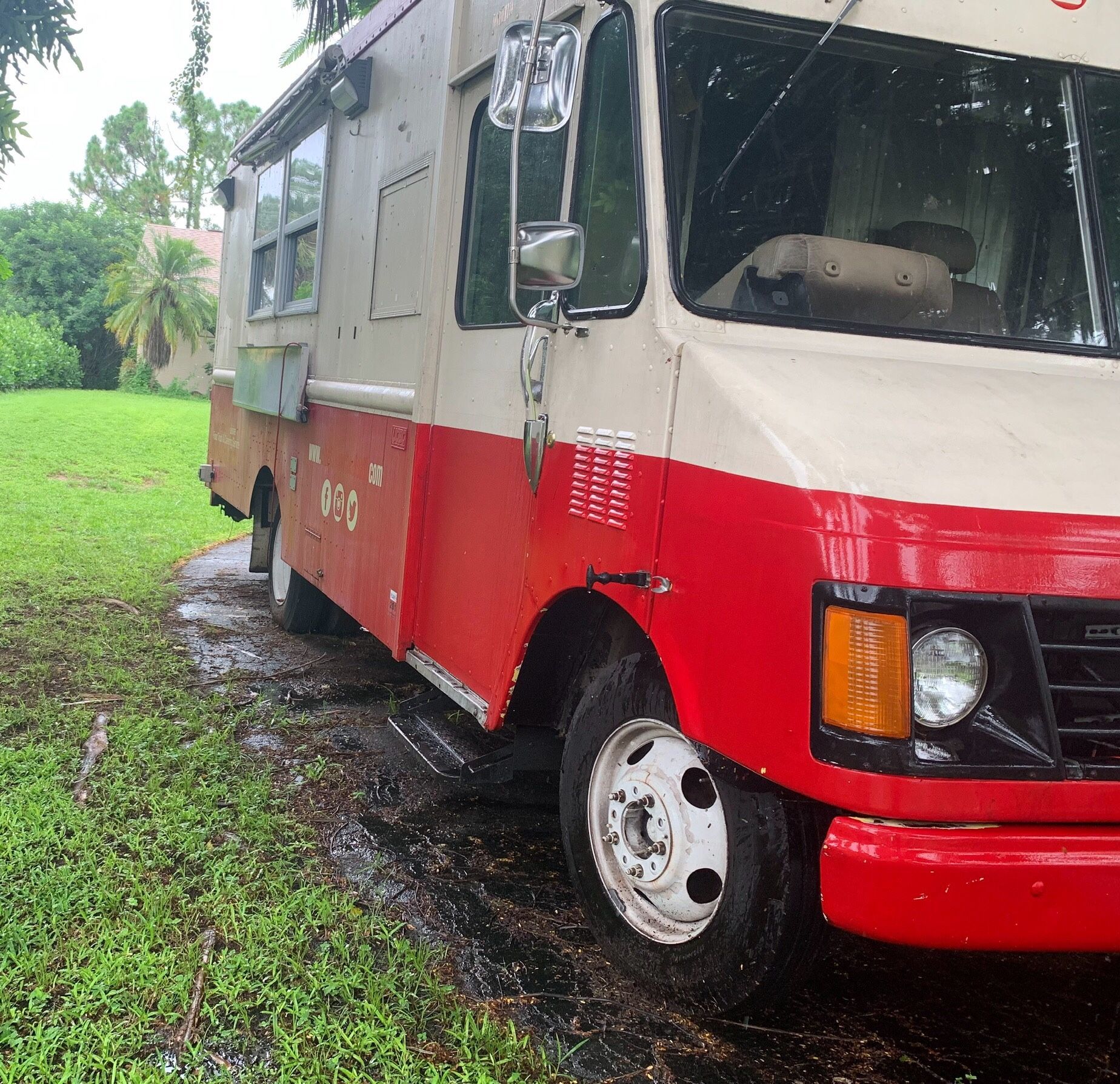 Chevy P30 Food truck