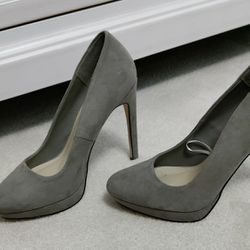 Forever 21 Gray Suede Heels (Size 7) 