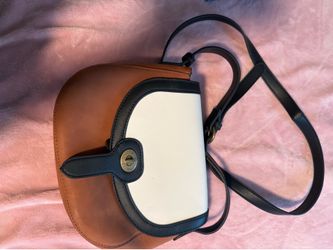 Crossbody purse
