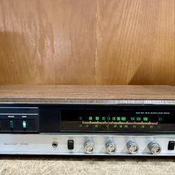 Vintage LLOYD’S stereo receiver. Mint !